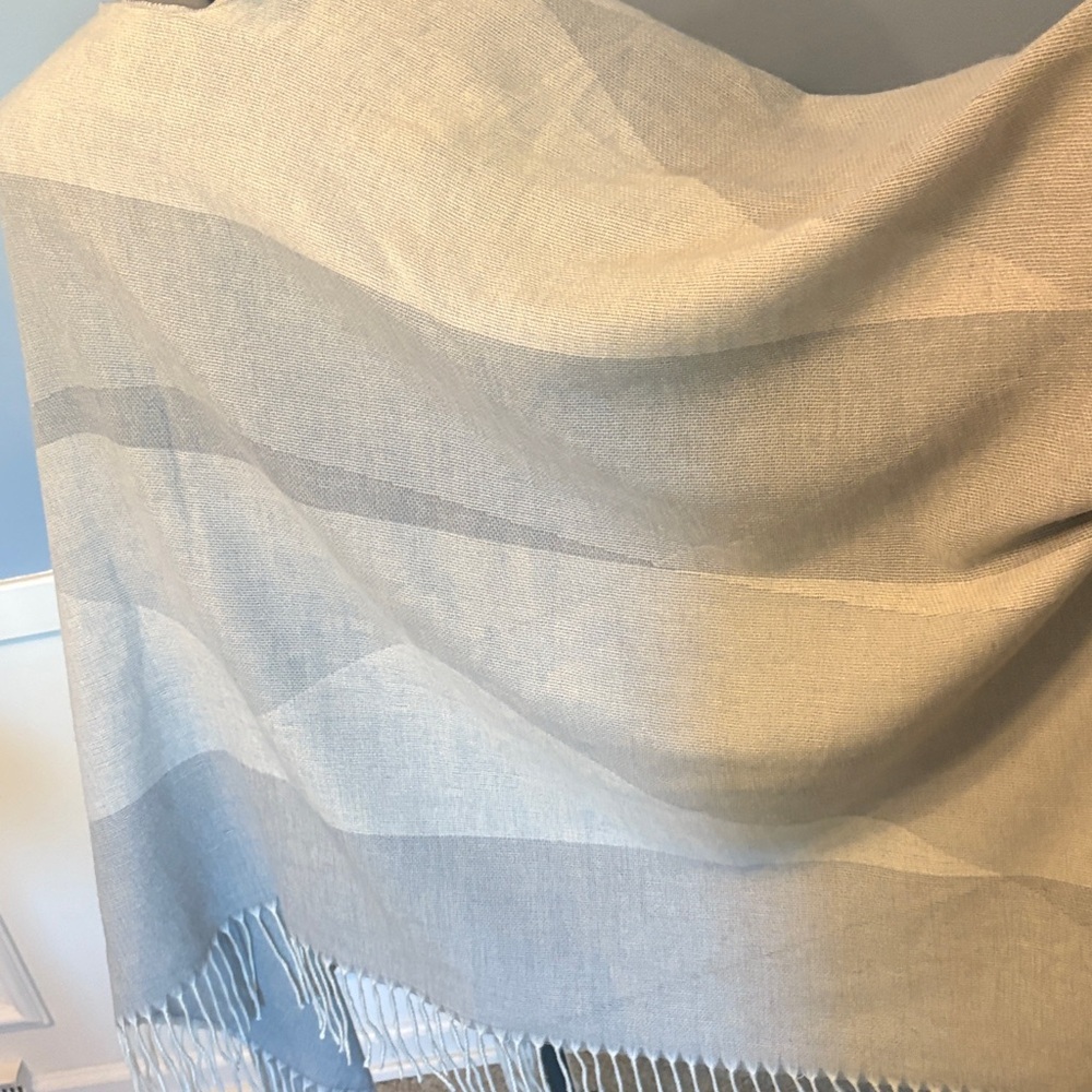 a.n.a Soft Gray and Cream Fringe Shawl Poncho NWOT - Picture 7 of 13
